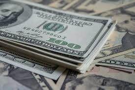 Dólar abre última sessão do mês, com foco em balanços corporativos e maior otimismo global