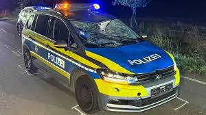 Streifenwagen erfasst E-Bike-Fahrer – 35-Jähriger stirbt — MDR.de