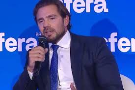 Bilionário da Revolut é processado após comprar iate que pertenceu a Daniel Vorcaro