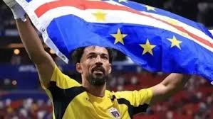 Vozinha vira fenômeno nas redes e ultrapassa Atlético-MG e Cruzeiro
