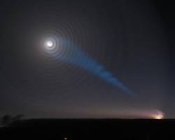 classic UFO sighting, a bright, glowing object in the night skyの画像