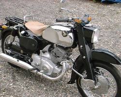 ホンダC71 オートバイの画像