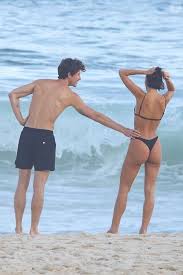 Foto: Casal vive romance à distância e aproveita encontros no Brasil sempre que possível
