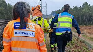 Reducen la velocidad de los trenes en Oroso (A Coruña) para evacuar a un trabajador que se sintió mal