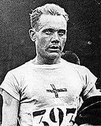 Paavo Nurmi nació en la localidad de Loimaa, cercana a Turku, en Finlandia, el 13 de junio de 1897. Fue la máxima figura del deporte durante la década del ... - paavo_nurmi