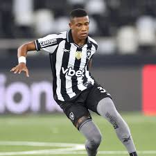 De quase vendidos a cruciais: Danilo e Montoro têm noite de gala em goleada do Botafogo