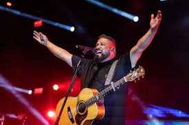Fernandinho se apresenta nesta quinta-feira em Matinhos e marca a estreia da música gospel no Verão Maior Paraná