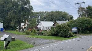 Yellow Alert: Morning storms topple trees in Kendall, hundreds of outages to the west