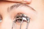 Eyelash Curling Doaposs and Donaposts How to Curl Eyelashes Without
