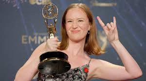 Atriz Causa Polêmica no Emmy: 'F*** o ICE' Gera Críticas! - Imagen principal del artículo