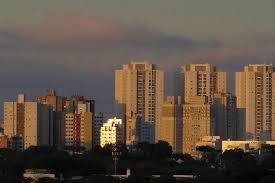Tempestade avança pelo Paraná com frente fria e virada brusca no tempo