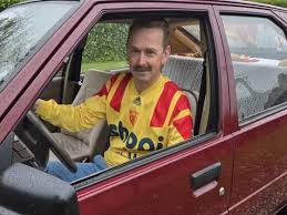 Un supporter du RC Lens rejoint la finale de la Coupe de France en Citroën BX de collection