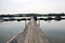 5 dead in attempt to save a struggling swimmer in an Ohio river, sheriff says