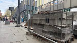 Risse in Bodenplatten: Warum die Baustelle in der Singener Innenstadt länger dauert als geplant