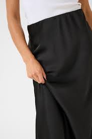 KAlotte Skirt in black deep polyester | KAFFE Clothing