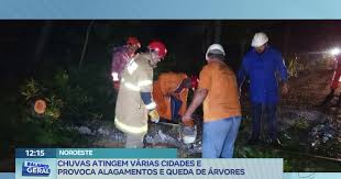 Chuvas intensas causam transtornos em cidades do noroeste e litoral do RJ