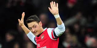 Hasil gambar untuk mesut ozil lagi berdoa di arsenal