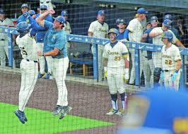 Racer comeback falls short against UIC