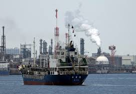 How did the Idemitsu Maru tanker navigate the Strait of Hormuz?