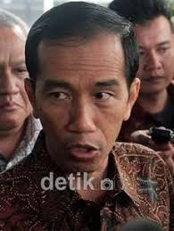 Jakarta - Grup band rock Metallica akan menggelar konser di Stadion Gelora Bung Karno, Senayan pada 25 Agustus 2013. Gubernur DKI Jakarta Joko Widodo ... - 160947_jokowibatik