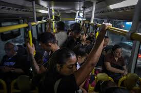 'Golpe da Mostarda': entenda como funciona novo esquema de furto em ônibus