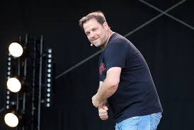 Martin Rütter's Braunschweig Show Sparks Tears and Laughter