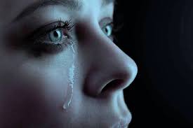 Risultati immagini per donna che piange