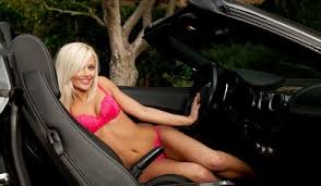 Resultado de imagem para GIRLS CARS ferrari