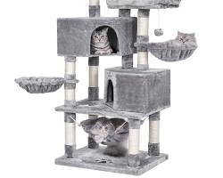 Cat tree with multiple levels and scratching postsの画像