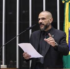 Câmara aprova redução no tempo de atividade para aposentadoria de PMs e bombeiros