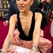 Fans have been left shocked by the latest photo of Ariana ...