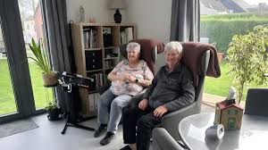 Un matrimonio de jubilados de más de 75 años decide irse a vivir a una casa prefabricada de 50 metros en su jardín: “Tenemos espacio suficiente”