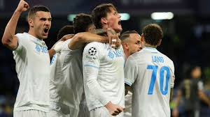 Nápoles Honra a Maradona con Victoria en Champions: Análisis Detallado