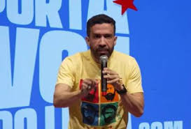 Em evento do PT, Janones ensina apoiadores de Lula a enganar eleitores nas redes