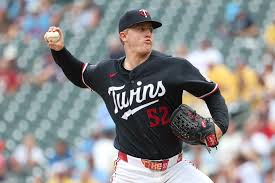 Live: Twins look to gain ground in playoff chase as crucial road trip begins against White Sox