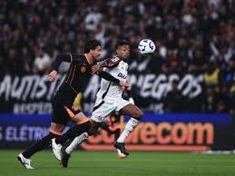 Corinthians tem Garro no banco, e Flamengo vai com Arrascaeta titular para Supercopa; veja escalações