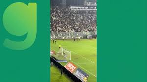 Torcedores protestam contra Diniz após derrota do Vasco para o Bahia; veja