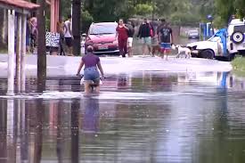 Litoral paulista tem risco de temporal e deslizamento de terra nesta terça (24)
