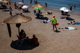EU urged to tighten visa rules as Russians ‘enjoy sunshine while Ukrainians die on ‌the battlefield’