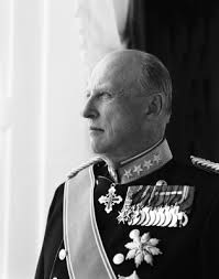 The official portrait of King Harald V. PHOTO: Det Kongelige Slottet/Cathrine Wessel. According to his official program, King Harald would have a normal ... - Scale-1