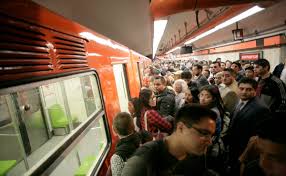 etrasos y caos en el Metro CDMX: usuarios denuncian demoras y saturación en múltiples líneas