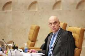 Defesa de Moraes surpreende e governistas veem ministro em ‘tudo ou nada’