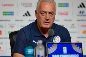 Gustavo Alfaro, entrenador de Paraguay: “Ellos se formaron en las academias; nosotros venimos de la tierra colorada”