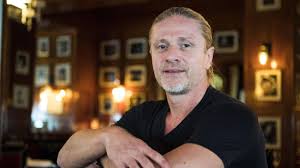 « Un pur scandale » : Emmanuel Petit partage sa « colère profonde » après les violences du 17 octobre — Ouest-France