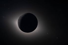 Agosto de 2026 traz dois eclipses e promete transformações intensas; veja as previsões
