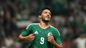 Raúl Jiménez se queda sin equipo a tres días de iniciar el Mundial