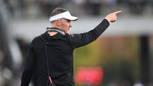 Are the USC and UCLA football programs heading opposite directions?