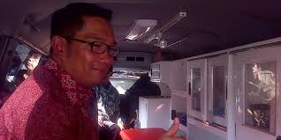 Ridwan Kamil Interogasi Copet di Gedung Sate. Senin, 24 Maret 2014 | 07:51 WIB. KOMPAS.com/PUTRA PRIMA PERDANA Wali Kota Bandung, Ridwan Kamil, ... - 1651008IMG-20140213-02678780x390