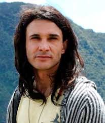 Marcelo Schmidt Valentin Reys Moreno. Valentin é irmão de Alejandra e trabalha como guia turístico no Lago Titicaca. - valentin