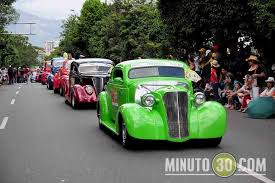 Resultado de imagen para feria de las flores en medellin colombia 2015 carros  antiguos